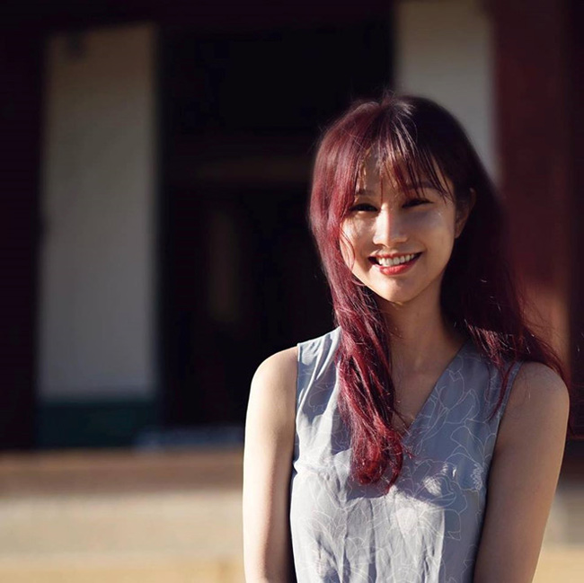 Khán giả màn hình nhỏ nhanh chóng chụp lại khoảnh khắc ấy của Phạm Hương và chia sẻ trên khắp các diễn đàn mạng xã hội.&nbsp;