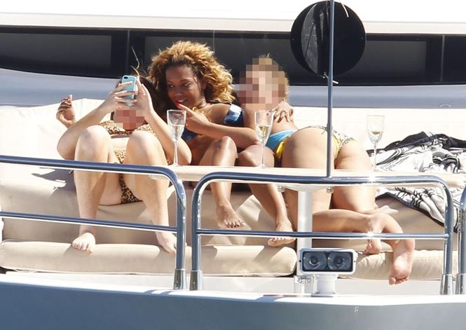 Sốc với tiết lộ bí mật tình dục của vợ chồng nữ giám khảo "The X Factor" - 4