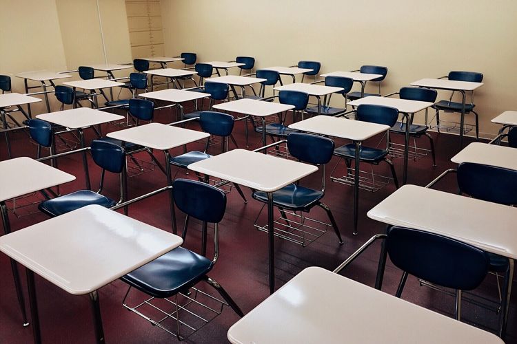 Phẫn nộ khi giáo viên cô lập học sinh vì sợ lây bệnh ung thư - 2