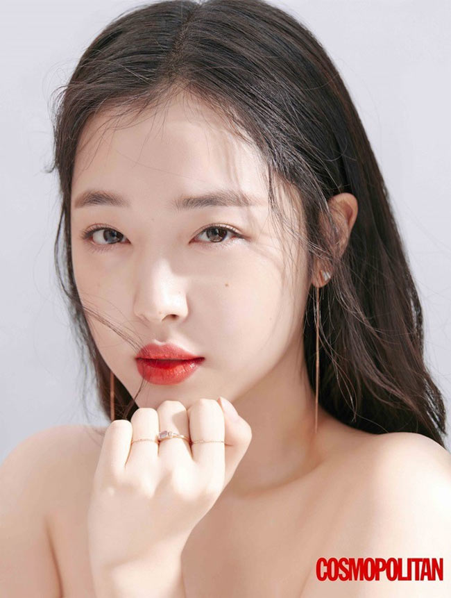 Bên cạnh làn da như ngọc thì thân hình mảnh mai của Sulli cũng được ngưỡng mộ.