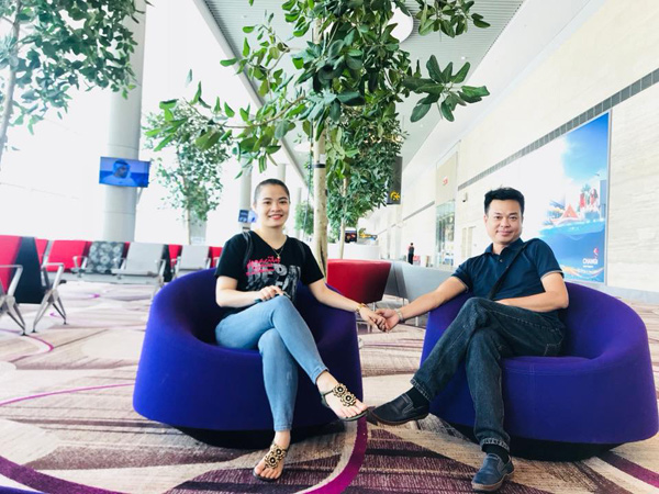 Bài dự thi My Happiness (số 14): Nhìn cách anh nắm tay, khoảng cách tuổi tác bị xóa nhòa - 1