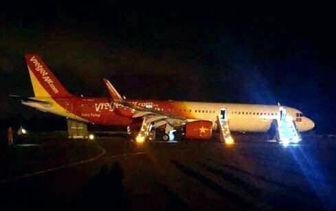 Máy bay gặp sự cố lúc hạ cánh, nhiều hành khách nhập viện cấp cứu - 1