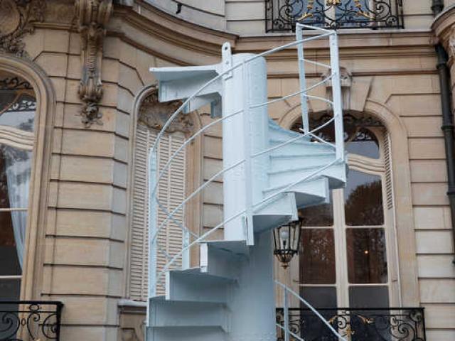 Tài chính - Bất động sản - Đại gia bí ẩn chi 4,4 tỷ mua... một đoạn cầu thang cũ