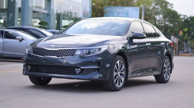 Kia Optima giảm giá còn 757 triệu, rẻ hơn cả Mazda 3 - 1