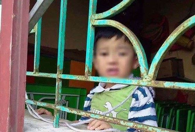 Vụ cháu bé bị buộc dây vào người: Giám đốc Sở GD&ĐT Nam Định lên tiếng - 1