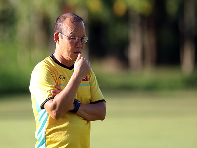 Bóng đá - HLV Park Hang Seo lại cầu nguyện khi ĐT Việt Nam tập đấu Philippines