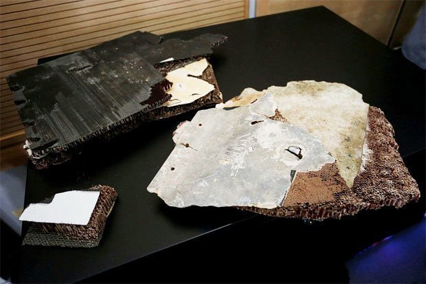 Nóng: Gia đình nạn nhân MH370 công bố mảnh vỡ máy bay mới - 2