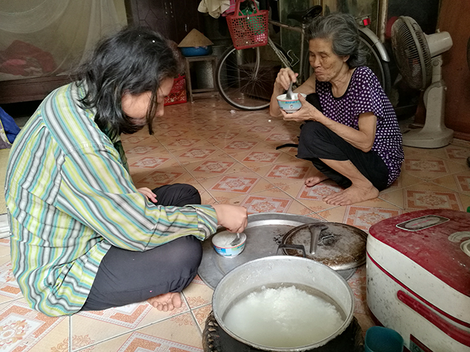 Nỗi đau cùng cực của mẹ già nhìn 10 người con lần lượt phát bệnh điên dại - 3