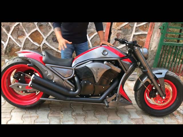 Thế giới xe - Đỉnh cao của độ xe là đây, "hô biến" Bajaj Avenger 220 thành Harley Davidson V-Rod