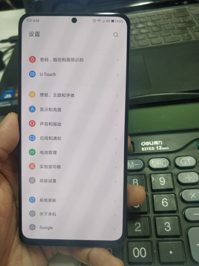 Không phải Samsung hay Huawei, Lenovo Z5s mới là chiếc smartphone có “lỗ khuyên” đầu tiên - 2