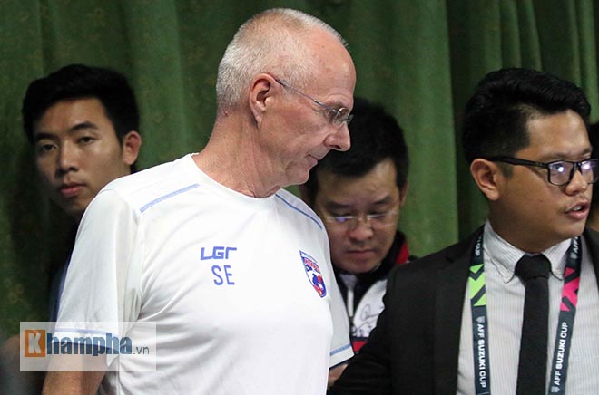 Siêu HLV của Philippines “choáng” với truyền thông Việt Nam trước bán kết AFF Cup - 1