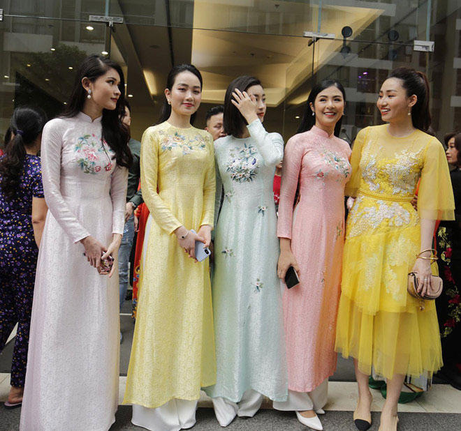 Á hậu Thanh Tú được đại gia 40 tuổi rước dâu bằng xe tiền tỷ - 4