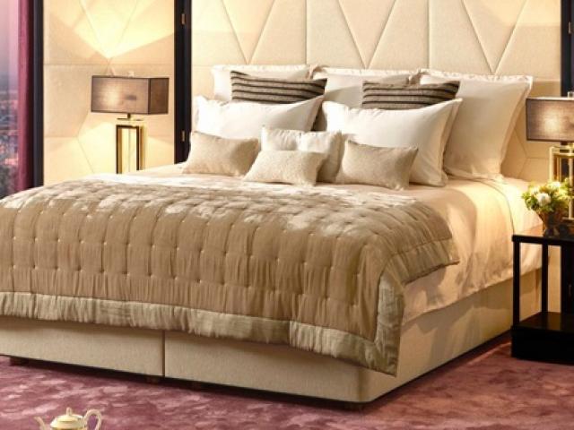 Thị trường - Tiêu dùng - Dùng chất liệu đắt hơn vàng, chiếc giường 2,2 tỷ khiến ai cũng choáng