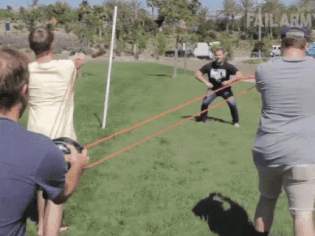 Tranh vui - Những pha "nghịch ngu" nhất quả đất của các quý ông