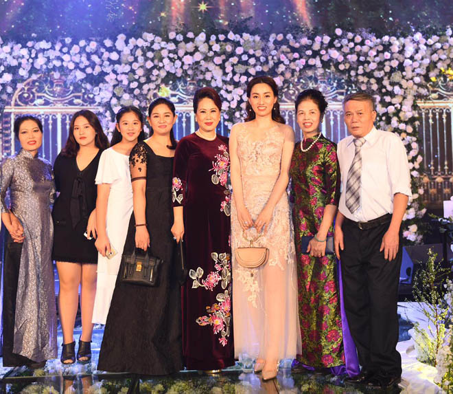 Tiệc cưới xa hoa của á hậu Thanh Tú và đại gia hơn 16 tuổi - 7