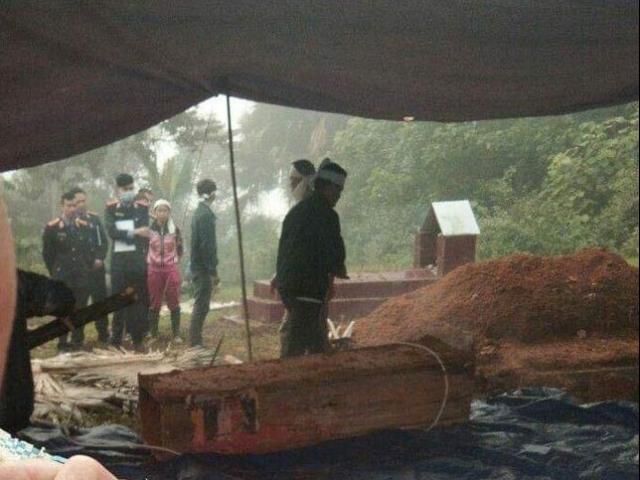 Pháp luật - Nóng trong tuần: Công an khai quật tử thi bố, con trai mới khai sự thật rúng động