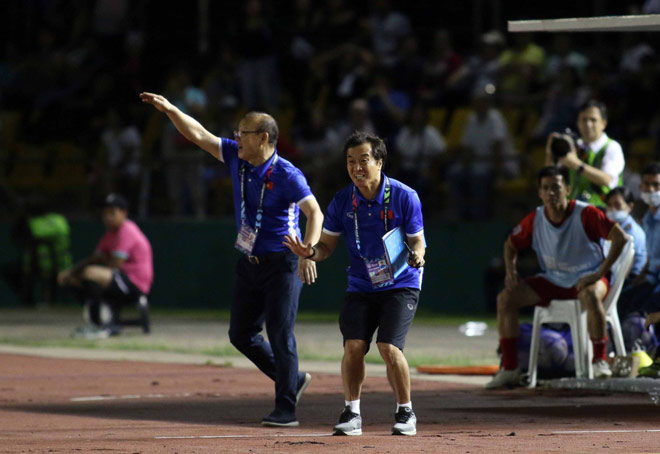 HLV Philippines lương 1,8 tỷ/tháng bất lực nhìn Park Hang Seo trổ tài - 8