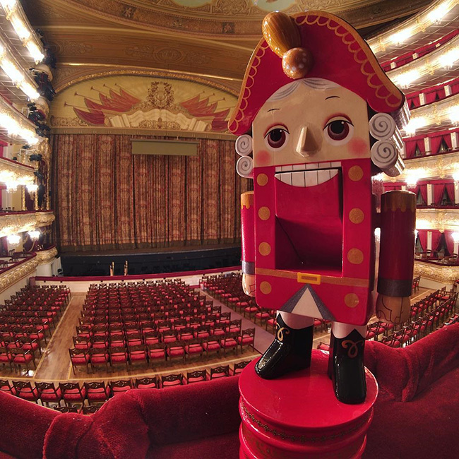 Cũng tại Moscow, nhà hát Bolshói là một trưng bày lịch sử cho văn hóa nghệ thuật Nga. Tên của nó được dịch thành "nhà hát lớn". Nhà hát lớn này cũng là một trong những điểm đến thu hút du khách nhất tại Moscow