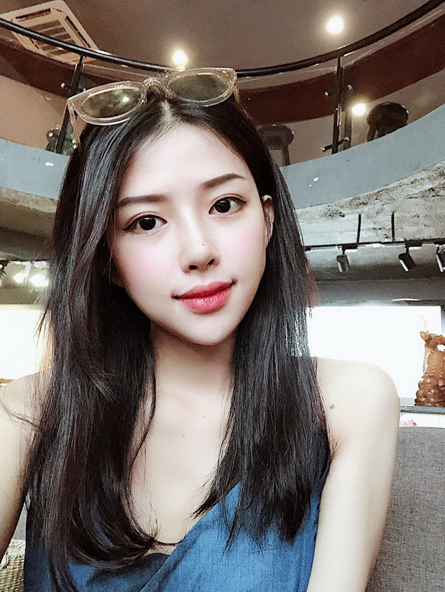 Tháng&nbsp;9 vừa qua,&nbsp;Phan Mạnh Quỳnh&nbsp;trở lại showbiz với ca khúc&nbsp;Yêu nhau nửa ngày.&nbsp; Anh tâm sự: &#34;Bài hát được viết dựa trên chính câu chuyện của tôi và người yêu. Tôi cũng như bao chàng trai khác, cũng hay bị cô ấy hờn dỗi vì đểnh đoảng, vô tâm. Dù việc giận chỗi chỉ dăm ba phút rồi nhanh chóng làm nhanh, nhưng tính ra thì cũng mất…. nửa ngày năn nỉ”, anh hài hước cho biết.