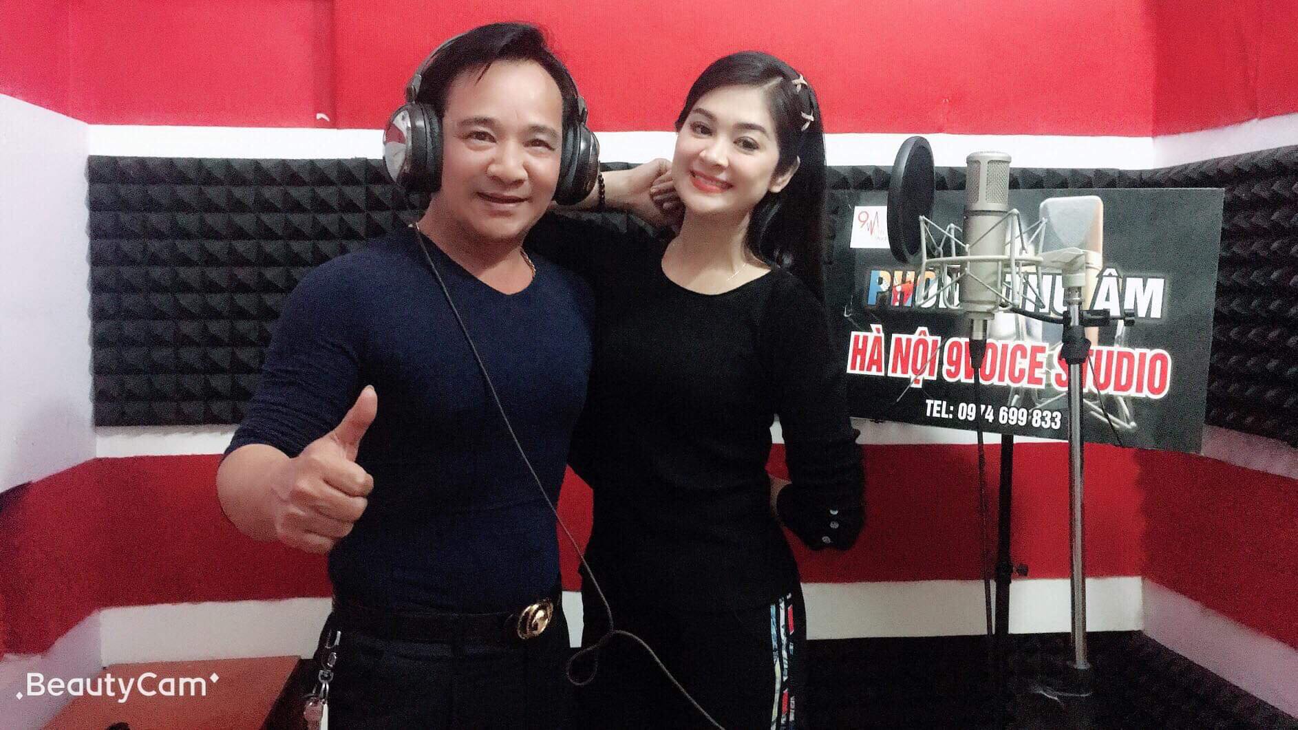 Ngã ngửa thân thế "cô bồ" được Quang Tèo dùng tay đo chân dài sexy - 5