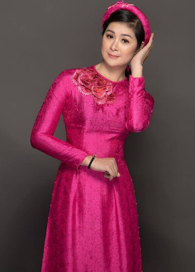 Ngã ngửa thân thế "cô bồ" được Quang Tèo dùng tay đo chân dài sexy - 4