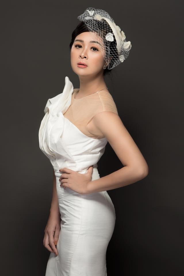 Ngã ngửa thân thế "cô bồ" được Quang Tèo dùng tay đo chân dài sexy - 2