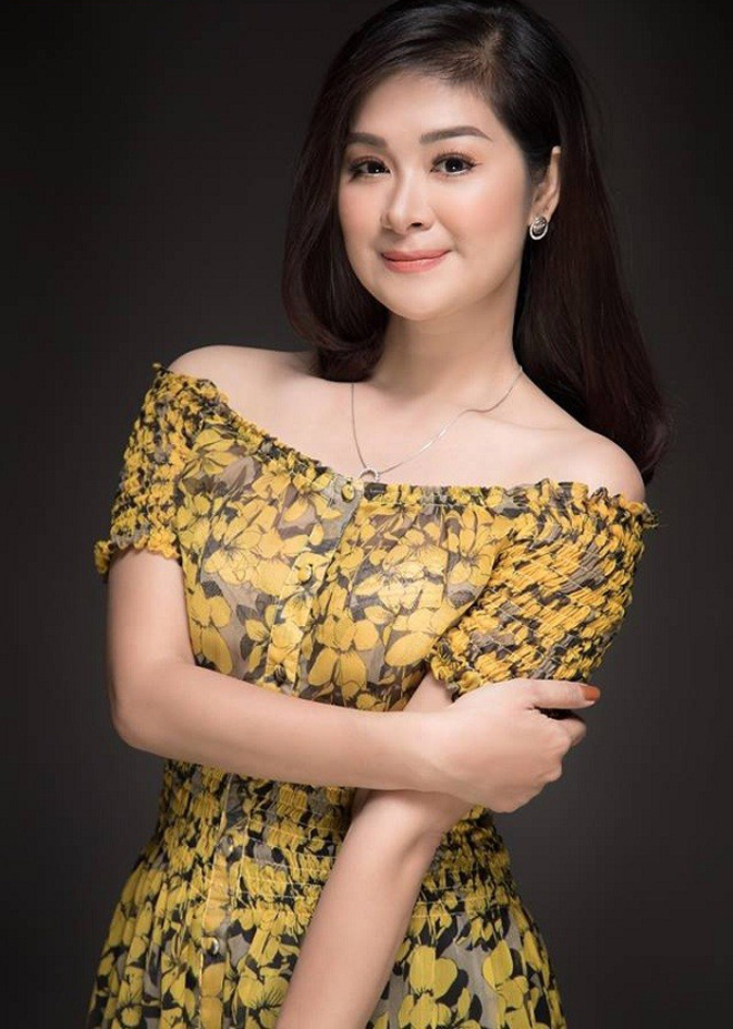 Ngã ngửa thân thế "cô bồ" được Quang Tèo dùng tay đo chân dài sexy - 3