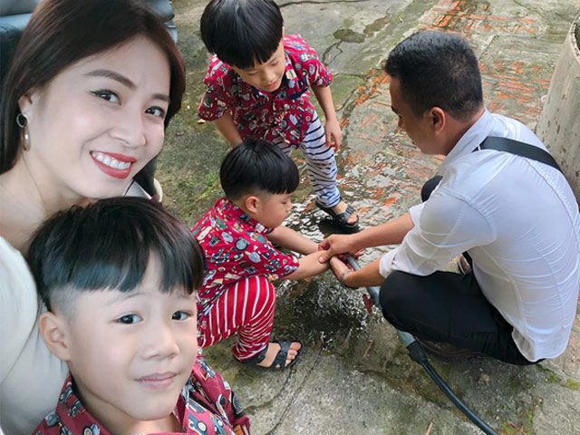 Đời sống Showbiz - Vợ chồng MC "Chúng tôi là chiến sỹ" đi chơi vui vẻ sau nghi vấn rạn nứt