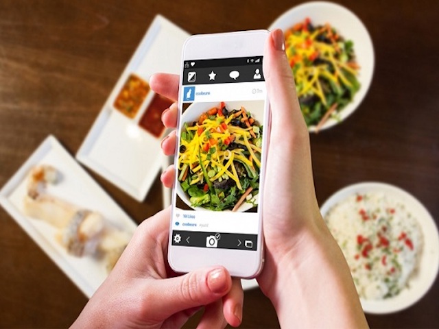 Công nghệ thông tin - Go-Food và GrabFood cạnh tranh dâng đồ ăn tới... "tận miệng thượng đế"