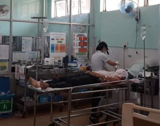 Nóng 24h qua: Siêu xe Lamborghini cháy ngùn ngụt khi "đi bão" - 1