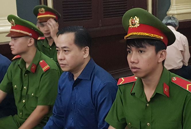 Hé lộ nội dung Vũ 'nhôm' viết trên giấy tại tòa sáng nay - 1