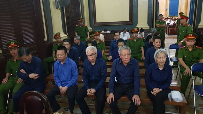 Hé lộ nội dung Vũ 'nhôm' viết trên giấy tại tòa sáng nay - 3