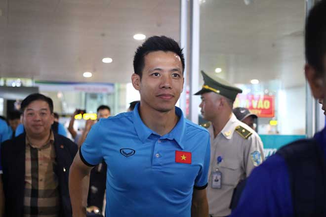 ĐT Việt Nam về nước: Biển người chào đón ở Nội Bài - 5