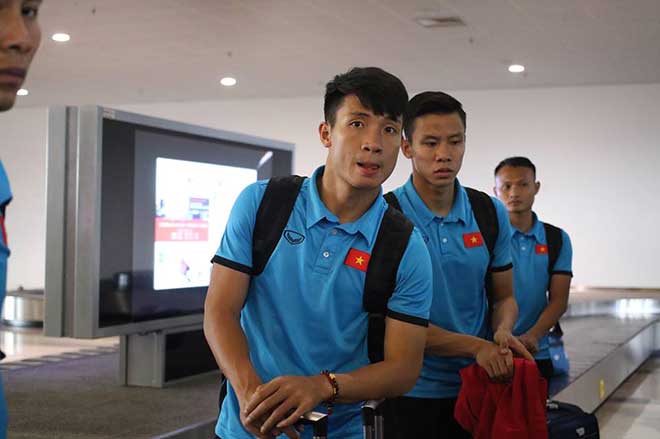 ĐT Việt Nam về nước: Biển người chào đón ở Nội Bài - 3