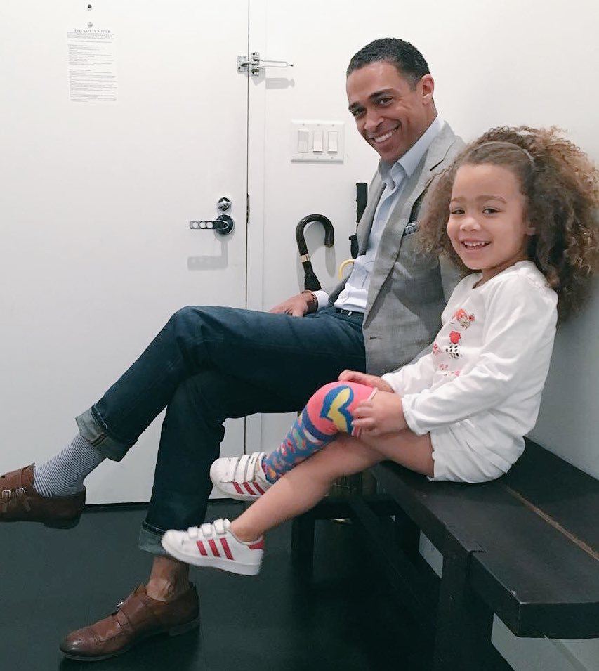 MC Thanh Mai đi tất "bên mất bên còn" khó hiểu, sự thật là gì? - 2