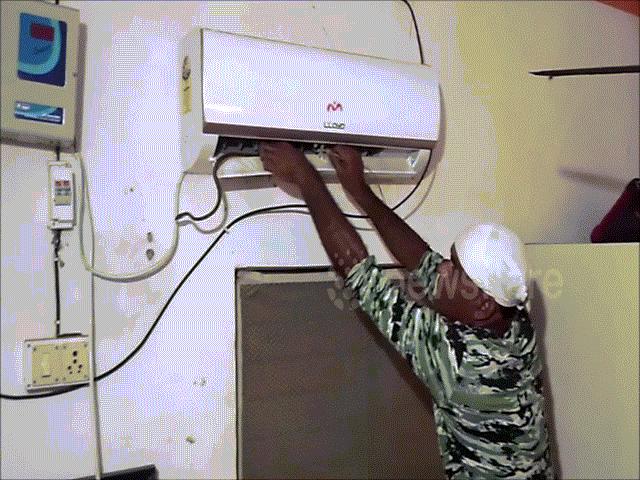 Phi thường - kỳ quặc - Bật điều hòa, giật mình thấy đuôi rắn thò ra