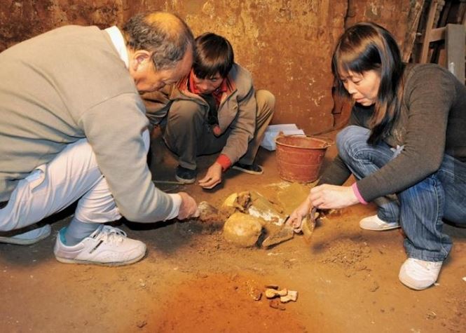 Phát hiện gây sốc bên trong ngôi mộ cổ 2000 năm tuổi - 1