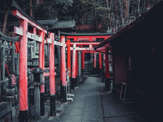 Một góc nhìn lặng lẽ đầy ám ảnh về một cố đô Kyoto Nhật Bản cổ kính