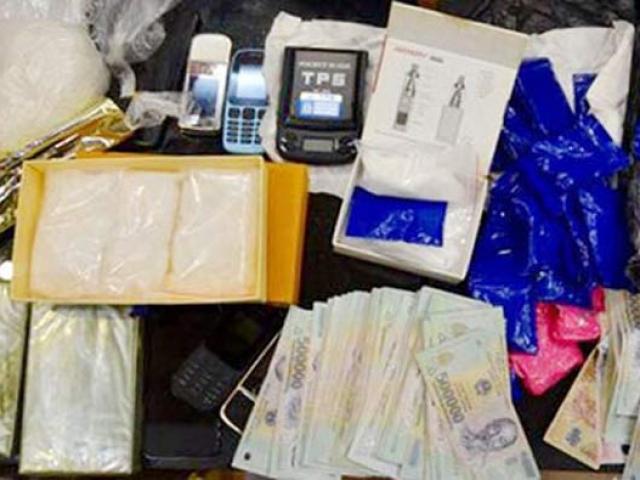 Pháp luật - Người đàn bà bị HIV vừa ra tù lại "thủ súng" đi buôn ma túy