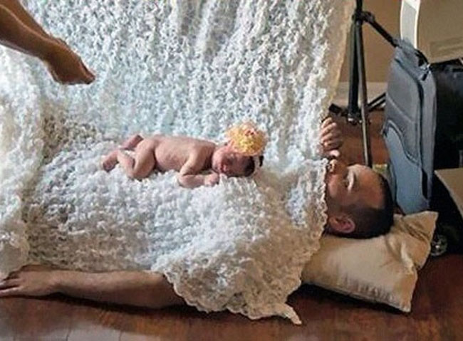 Cười vỡ bụng với 15 hình ảnh trông con bá đạo của các ông bố - 8