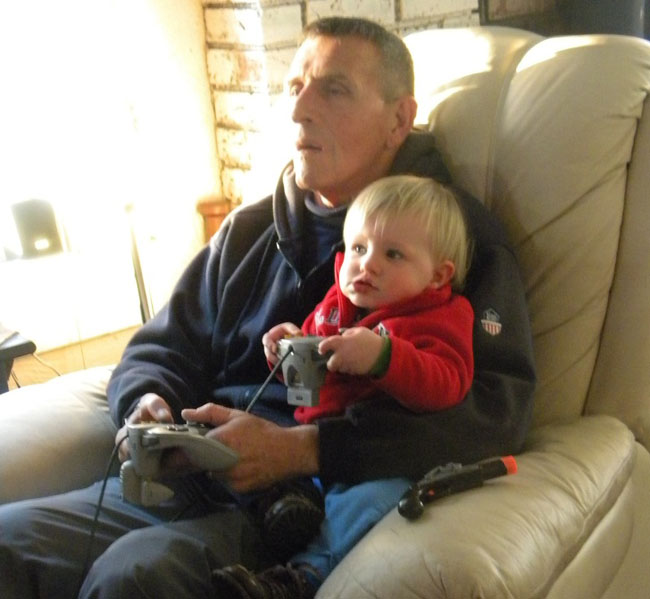 Cười vỡ bụng với 15 hình ảnh trông con bá đạo của các ông bố - 9