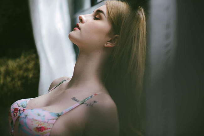Bất chấp những scandal cá nhân, hình ảnh của Jessie Vard vẫn &#34;gây sốt&#34; mạng xã hội.&nbsp;