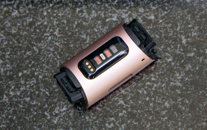 Fitbit Charge 3 với pin ấn tượng, lặn sâu 50m và đoán được... "ngày đèn đỏ" - 3