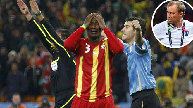 Siêu HLV World Cup của Thái Lan ôm hận vì "ác mộng" Suarez & ám ảnh 11m - 2