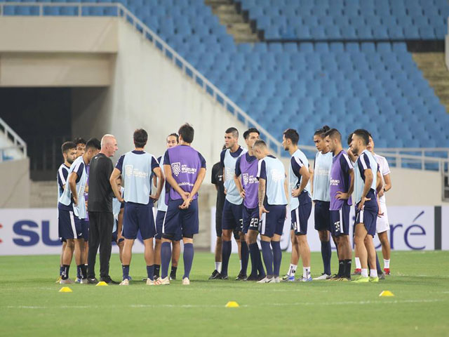 Bóng đá - ĐT Việt Nam tập đấu Philippines: Thầy Park hành động "lạ" với Văn Toàn