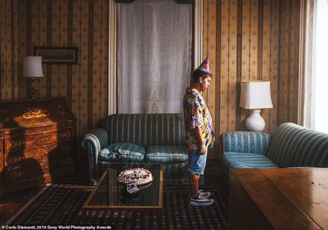 Nhiếp ảnh gia người Italia muốn sử dụng bức ảnh này để diễn tả cảm giác cô đơn tận cùng. Ảnh: Carlo Diamanti