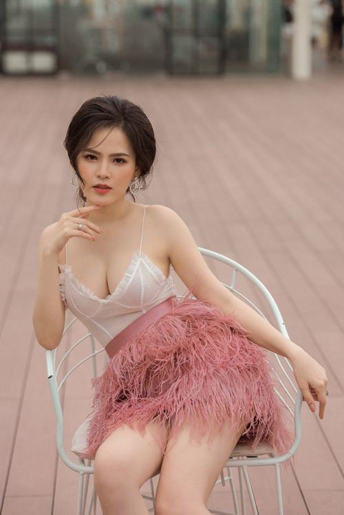 Tái xuất sau khi tốn tiền tỷ chữa bệnh lạ, &#34;thánh nữ Mì Gõ&#34; vẫn xứng &#34;đẹp nhì châu Á&#34; - 1