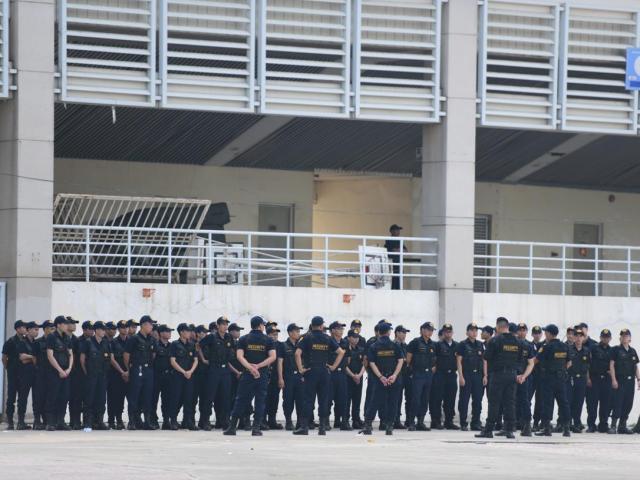 Tin tức trong ngày - Lắp đặt 2 lớp rào sắt, thắt chặt an ninh trước trận Việt Nam- Philippines