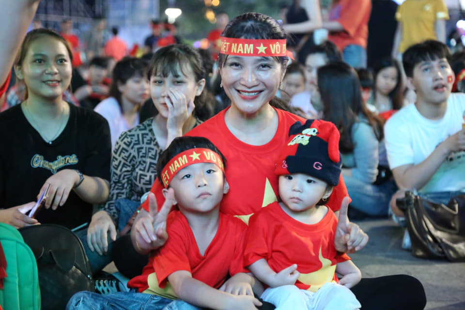 Việt Nam vào chung kết, triệu trái tim “bùng nổ” - 40