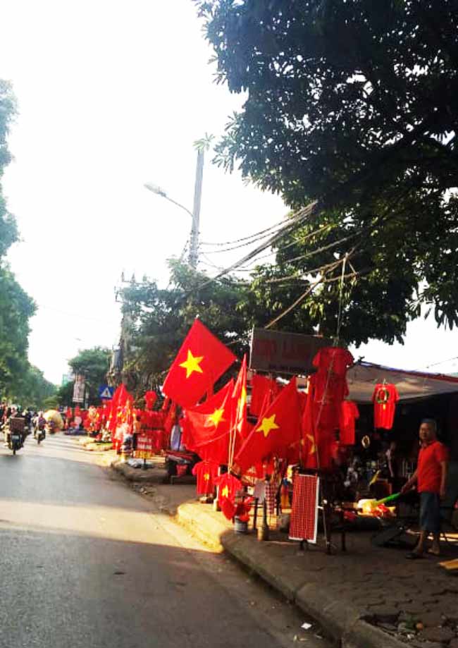 Bán kết lượt về Việt Nam gặp Philippines: Nhà hàng hút trăm triệu/ngày - 2